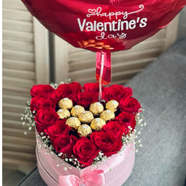Caja Corazón con Rosas Rojas y Chocolates