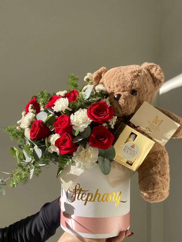 WhatsApp Image 2026-01-22 at 9.07.01 PM (3) Caja de Rosas con Oso y Chocolate