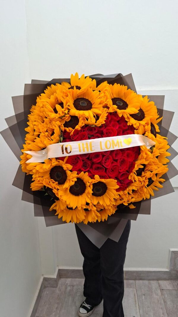WhatsApp Image 2026-01-30 at 10.51.53 AM (3) Ramos de 30 Girasoles y 48 Rosas San Valentin