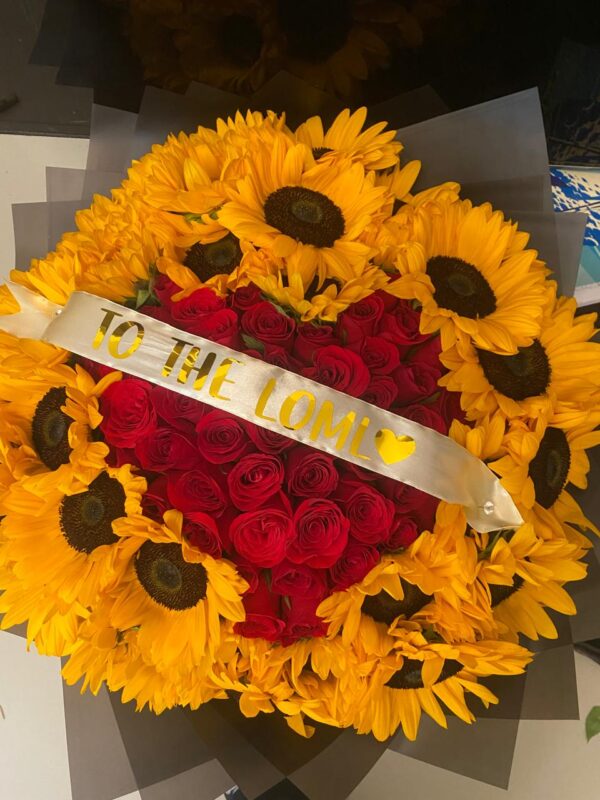 WhatsApp Image 2026-01-30 at 10.51.53 AM Ramos de 30 Girasoles y 48 Rosas San Valentin