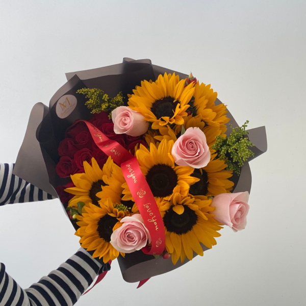 Ramo de 24 Rosas y 10 Girasoles Para Mamá