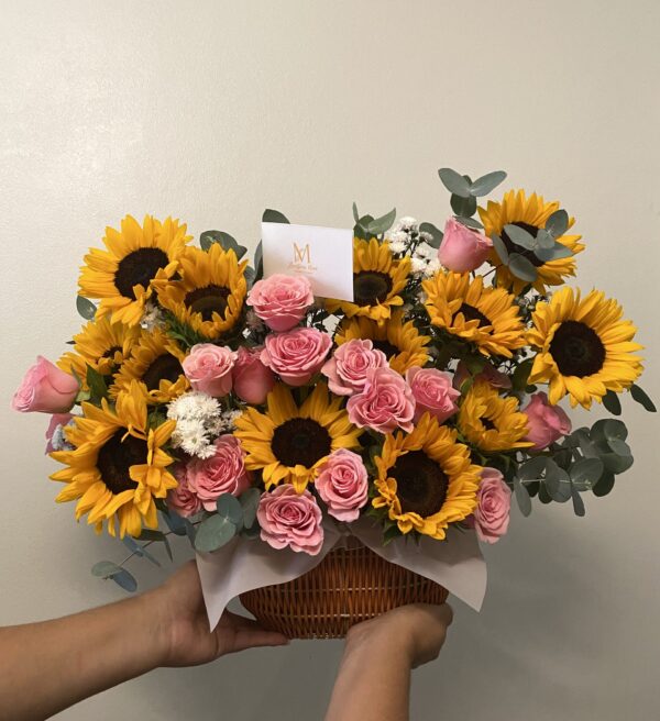 Girasoles y rosas