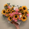 Girasoles y rosas