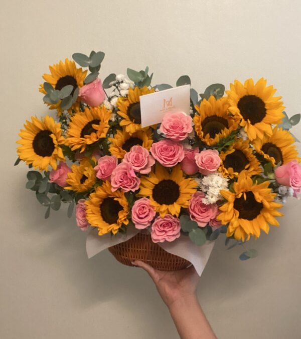 Girasoles y rosas